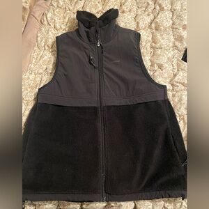 Lululemon cinch-hem fleece vest
Color black/ super dark
Size 8